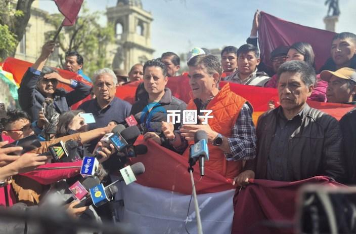 图为中间派基督教民主党候选人帕斯受访画面